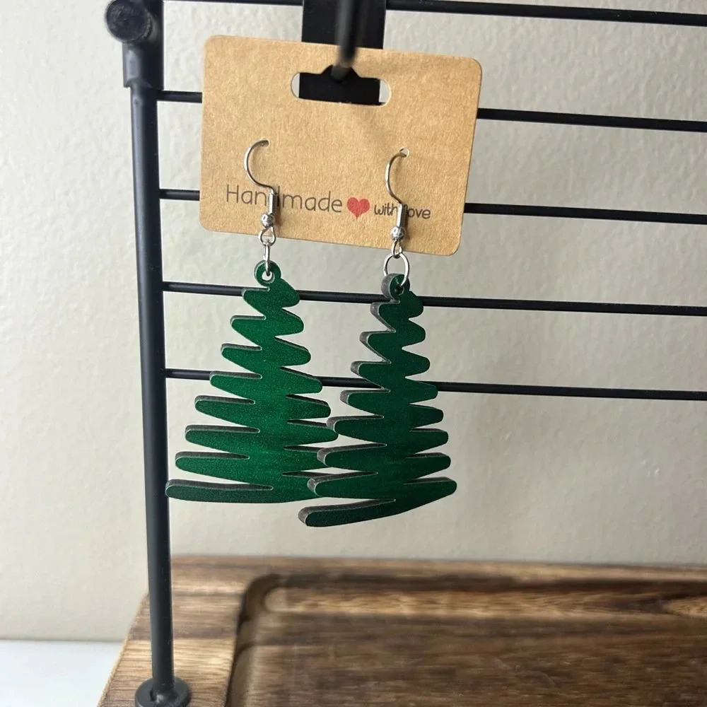 3/$30 Lightweight Wooden Christmas Yule Holiday Tree Dangly Earrings NEW - Picture 2 of 3